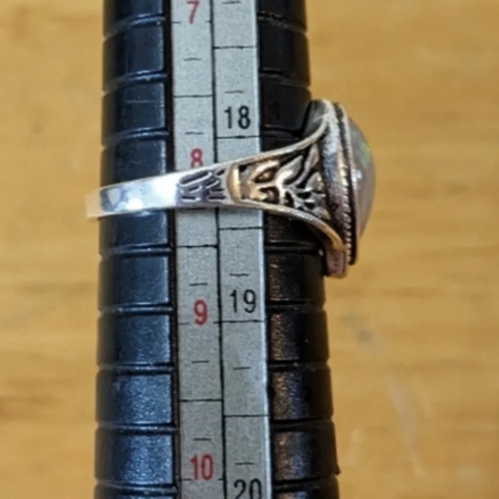 Vintage Geometric Round Simulated Opal Gemstone Ring, T1B6A